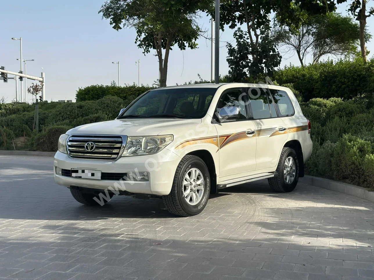 Toyota  Land Cruiser  GXR  2010  Automatic  250,000 Km  6 Cylinder  Four Wheel Drive (4WD)  SUV  Pearl