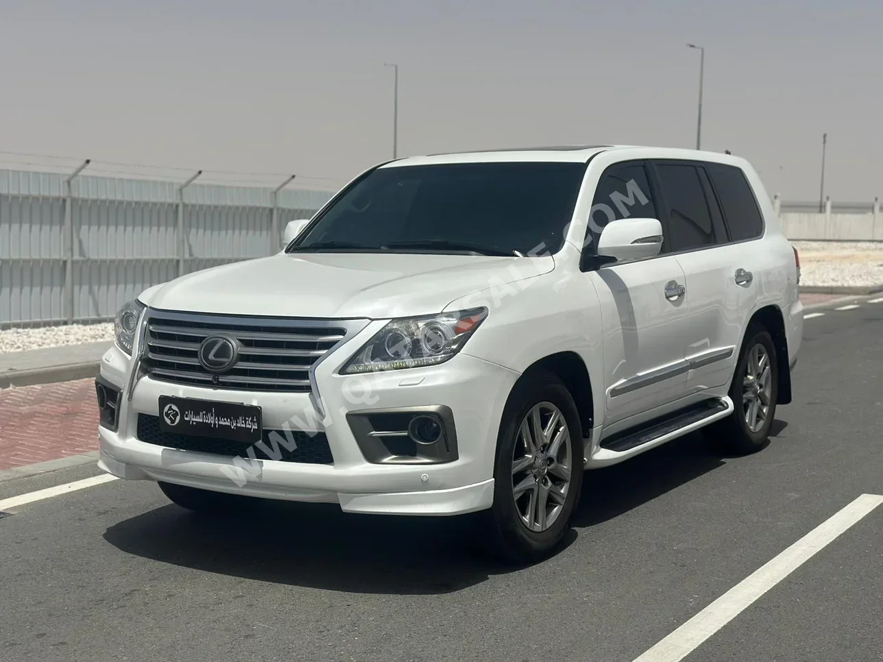 Lexus  LX  570 S  2013  Automatic  348,000 Km  8 Cylinder  Four Wheel Drive (4WD)  SUV  White