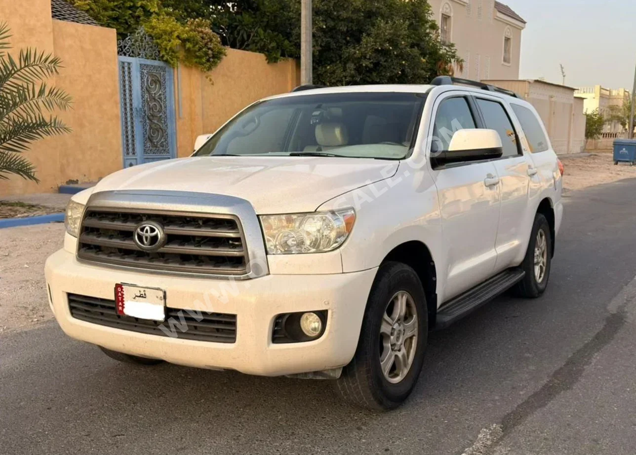 Toyota  Sequoia  2016  Automatic  475,000 Km  8 Cylinder  Four Wheel Drive (4WD)  SUV  White