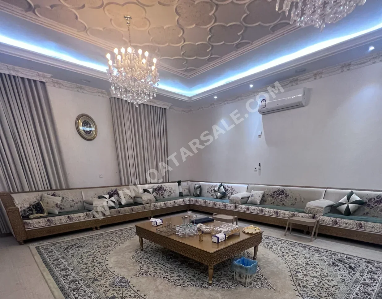 الأرائك والكنب والكراسي طقم كنب - مخمل - أخضر وبيج