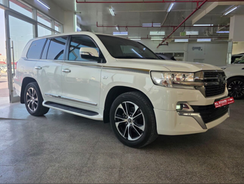 Toyota  Land Cruiser  VXR  2021  Automatic  130,000 Km  8 Cylinder  Four Wheel Drive (4WD)  SUV  White