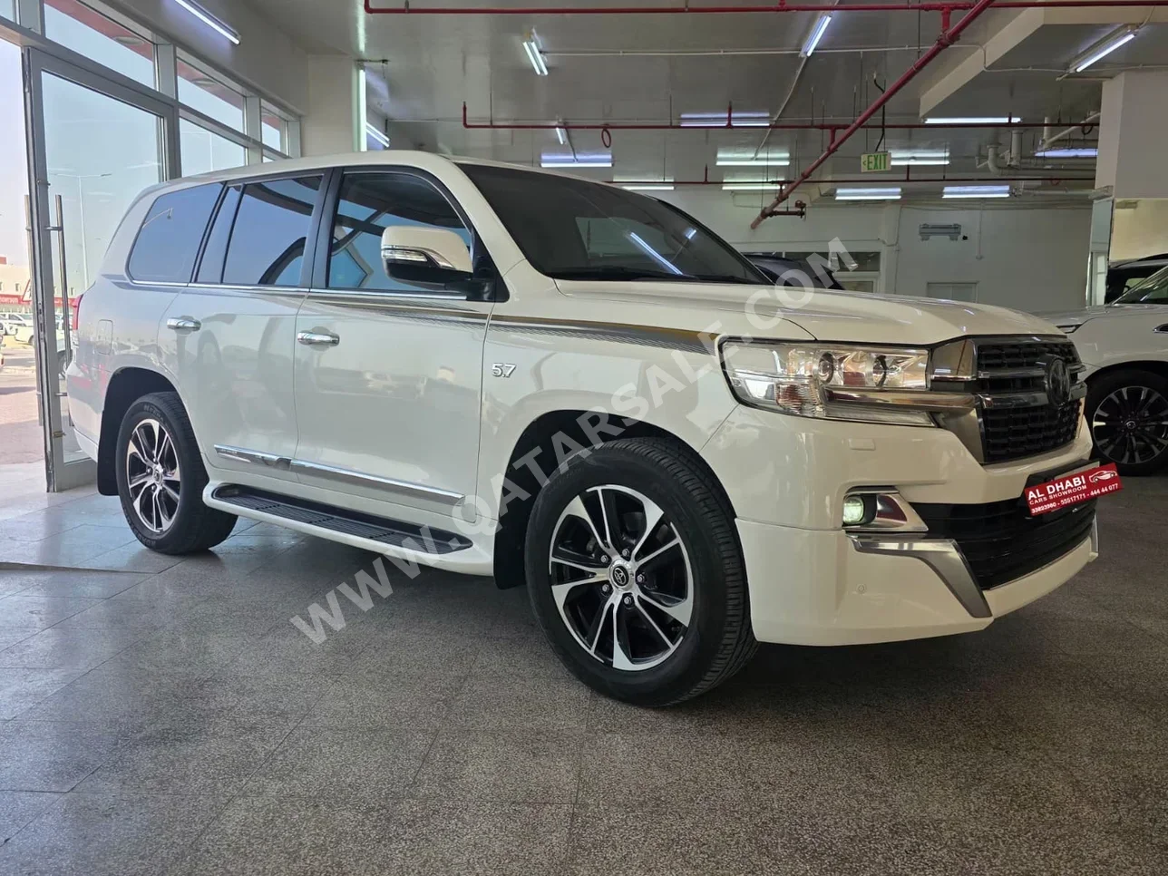 Toyota Land Cruiser VXR 2021 Automatic 130,000 Km 8 Cylinder Four Wheel Drive (4WD) SUV White