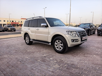 Mitsubishi  Pajero  3.5  2020  Automatic  100,000 Km  6 Cylinder  Four Wheel Drive (4WD)  SUV  White
