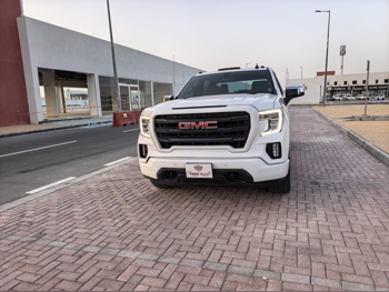 GMC  Sierra  Elevation  2022  Automatic  130,000 Km  8 Cylinder  Four Wheel Drive (4WD)  Pick Up  White