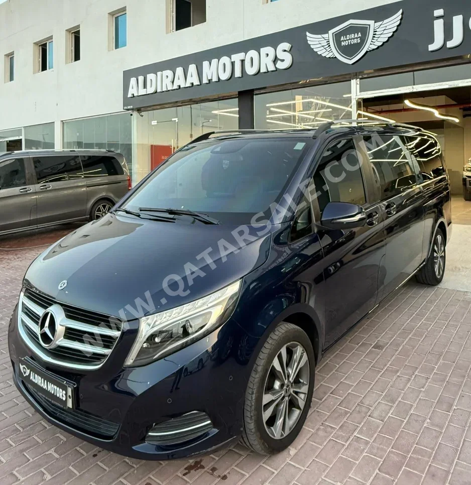 Mercedes-Benz V-Class 250 2019 Automatic 90,000 Km 4 Cylinder Rear Wheel Drive (RWD) Van / Bus Black