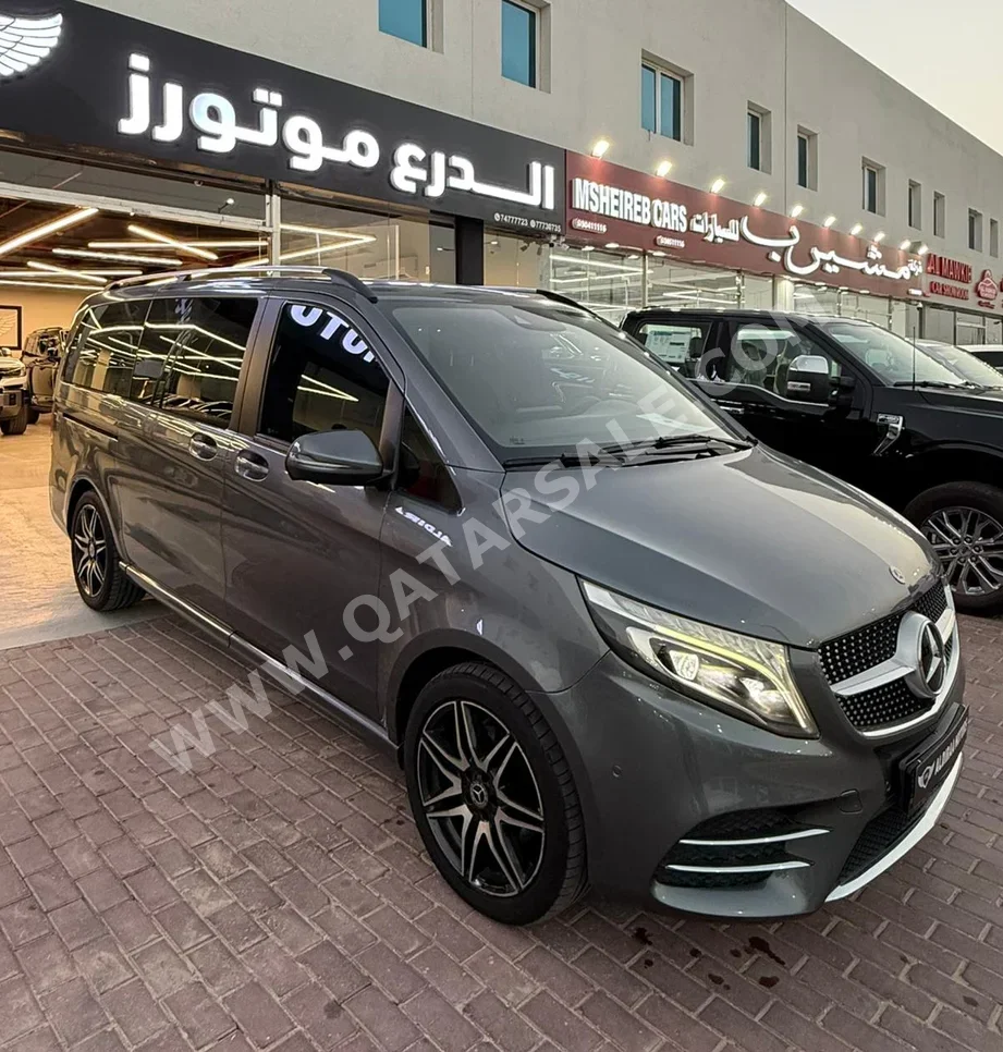 Mercedes-Benz V-Class 250 2021 Automatic 135,000 Km 4 Cylinder Rear Wheel Drive (RWD) Van / Bus Gray