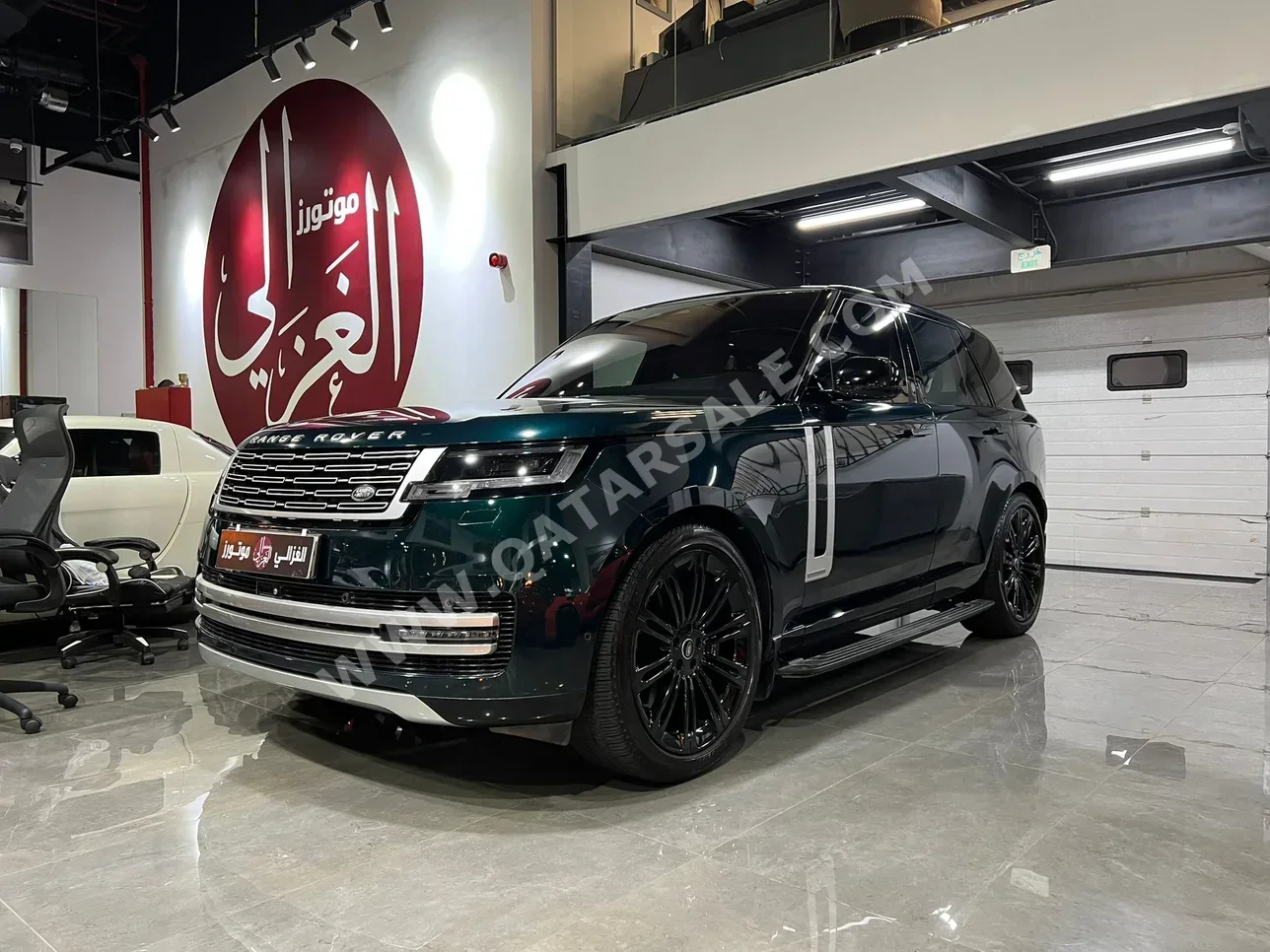 Land Rover  Range Rover  Vogue  Autobiography  2023  Automatic  61,000 Km  8 Cylinder  Four Wheel Drive (4WD)  SUV  Green  With Warranty