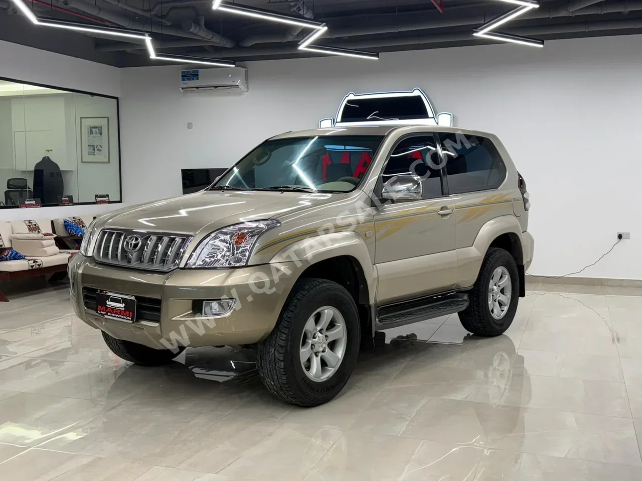 تويوتا لاند كروزر في اكس 2005 عادي 363,000 كم 6 سلندر دفع رباعي اس يو في ذهبي