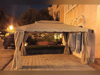 Tents - Beige  -Length: 4 CM  -Width: 4 CM  -Height: 2.5 CM