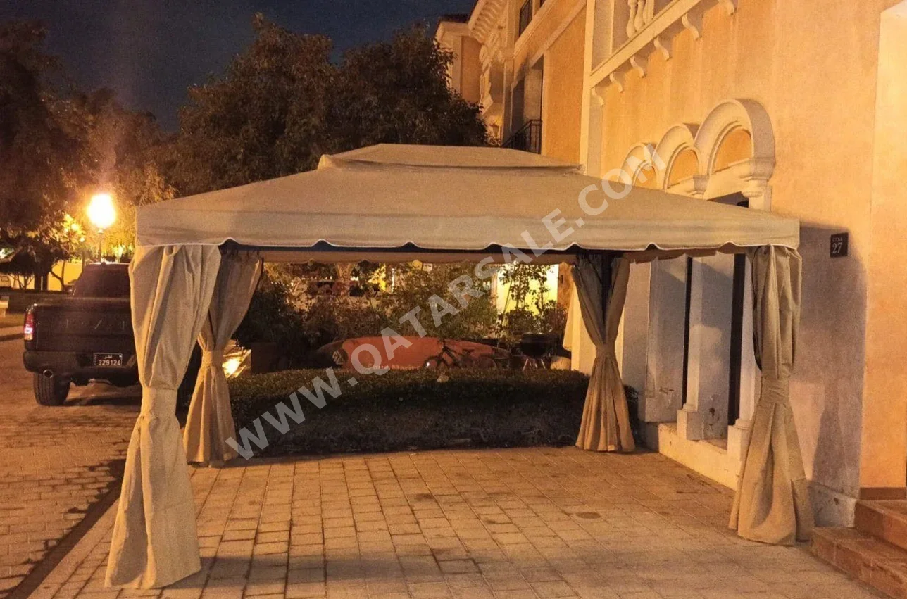 خِيَم - بيج  -الطول: 4 سنتيمتر  -العرض: 4 سنتيمتر  -الارتفاع: 2.5 سنتيمتر