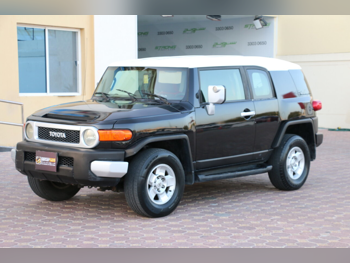 Toyota FJ Cruiser 2008 Automatic 300,000 Km 6 Cylinder Four Wheel Drive (4WD) SUV Black