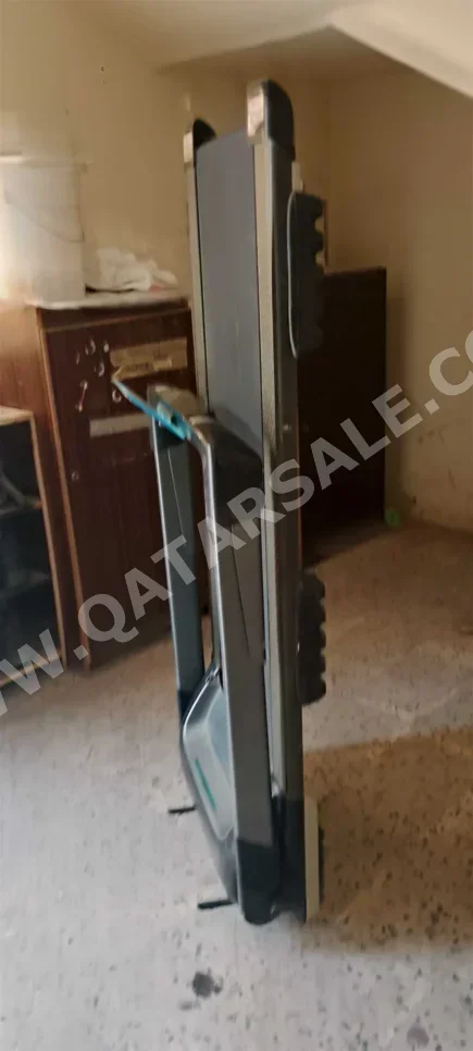 آلات معدات الجيم - جهاز المشي  - أسود  120 سانتيمتر  2022  50 سانتيمتر  120 كيلوغرام