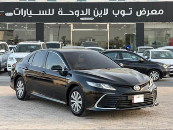 تويوتا كامري هايبرد 2022 اوتوماتيك 211,000 كم 4 سلندر سحب امامي سيدان أسود