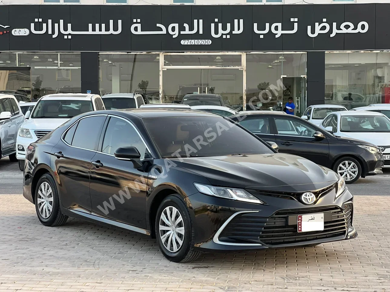 تويوتا كامري هايبرد 2022 اوتوماتيك 211,000 كم 4 سلندر سحب امامي سيدان أسود