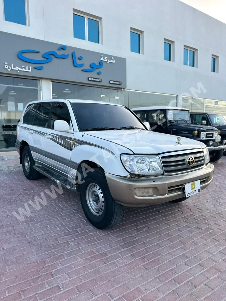 Toyota  Land Cruiser  VXR  2005  Automatic  715,493 Km  8 Cylinder  Four Wheel Drive (4WD)  SUV  White