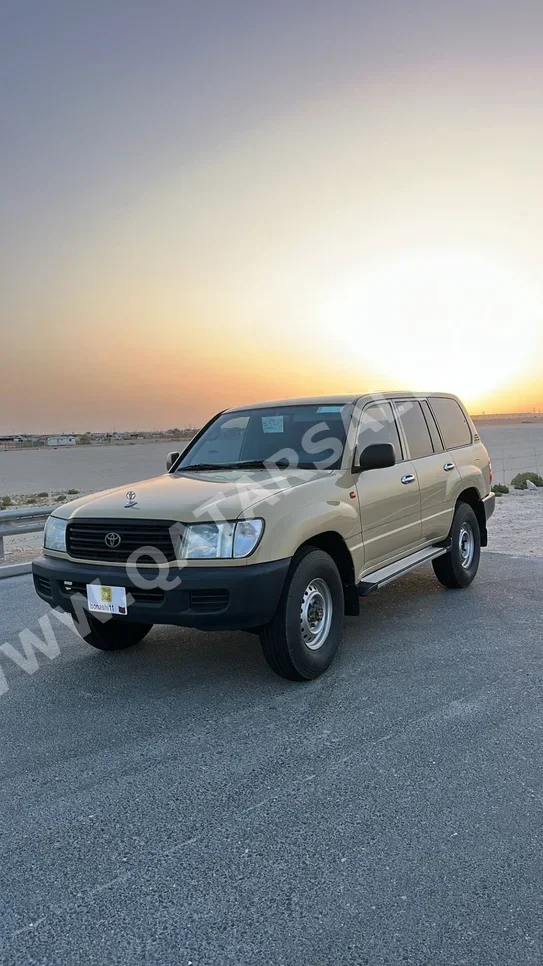 Toyota Land Cruiser G 1999 Manual 114,000 Km 6 Cylinder Four Wheel Drive (4WD) SUV Beige