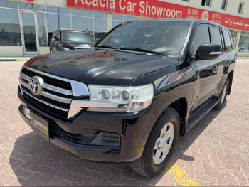 Toyota Land Cruiser GXR 2017 Automatic 214,000 Km 6 Cylinder Four Wheel Drive (4WD) SUV Black
