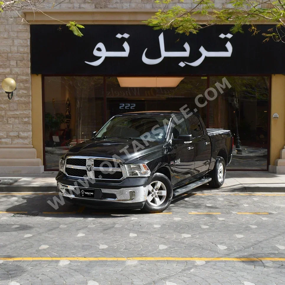 دودج رام 1500 2015 اوتوماتيك 238,300 كم 8 سلندر دفع رباعي بيكب أسود
