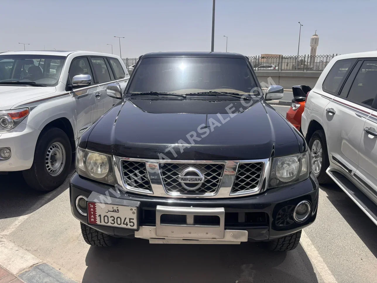 نيسان باترول سفاري 2009 اوتوماتيك 350,000 كم 6 سلندر دفع رباعي اس يو في أسود