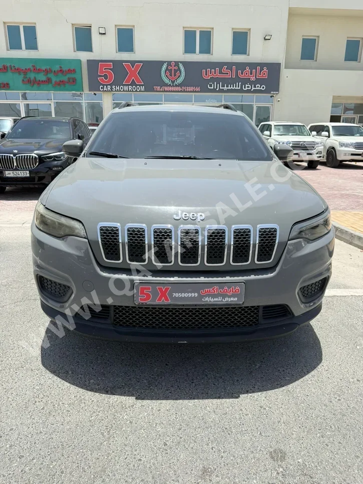 Jeep  Cherokee  Sport  2019  Automatic  105,000 Km  6 Cylinder  Four Wheel Drive (4WD)  SUV  Gray
