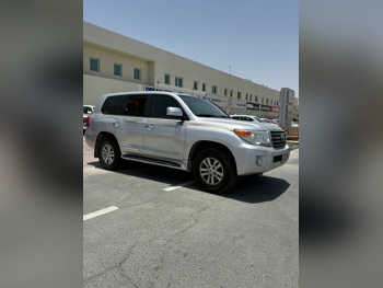 Toyota Land Cruiser GXR 2014 Automatic 310,000 Km 8 Cylinder Four Wheel Drive (4WD) SUV Silver