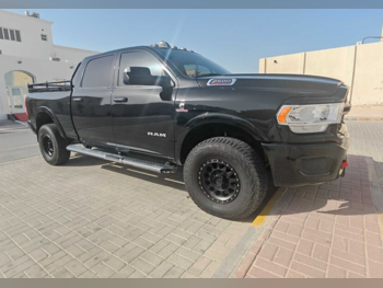 دودج  رام  2500  2019  اوتوماتيك  245,000 كم  8 سلندر  دفع رباعي  بيكب  أسود
