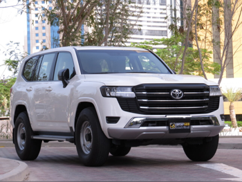 Toyota Land Cruiser GX 2022 Automatic 100,000 Km 6 Cylinder Four Wheel Drive (4WD) SUV White