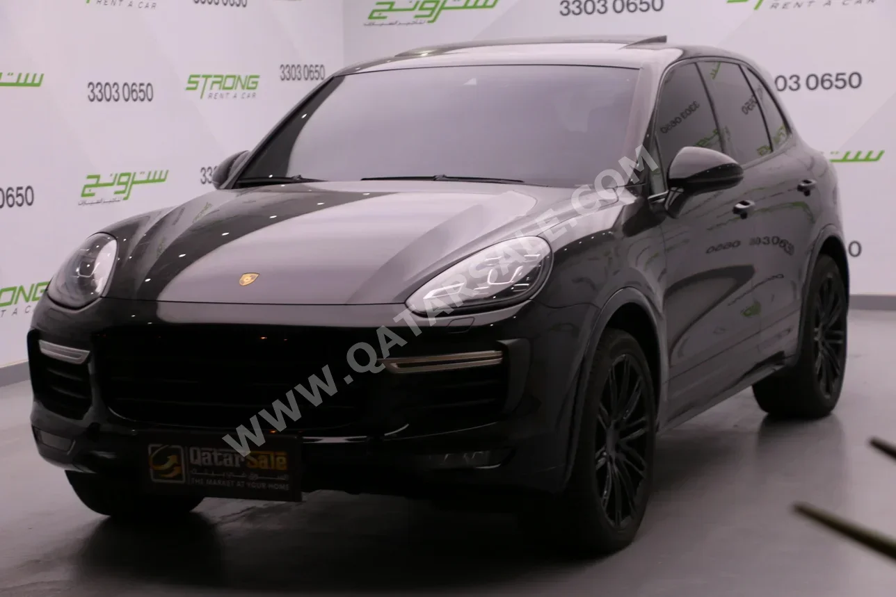 Porsche  Cayenne  S  2015  Automatic  300,000 Km  8 Cylinder  Four Wheel Drive (4WD)  SUV  Black