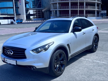 Infiniti  QX  70S  2015  Automatic  130,000 Km  6 Cylinder  All Wheel Drive (AWD)  SUV  Silver