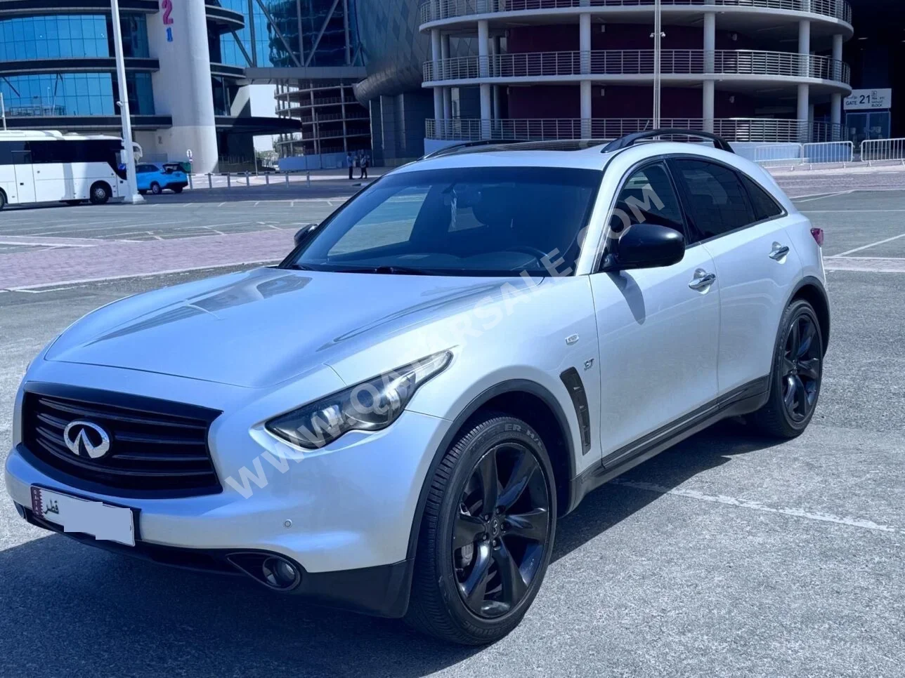 Infiniti  QX  70S  2015  Automatic  130,000 Km  6 Cylinder  All Wheel Drive (AWD)  SUV  Silver