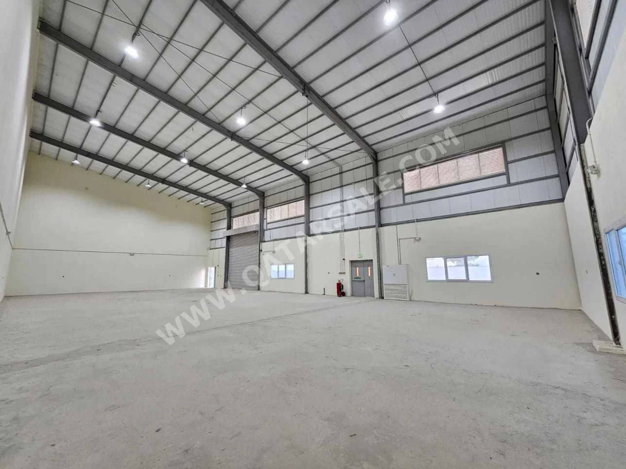 Warehouses & Stores - Al Wakrah - Barkit Al Awamer -Area Size: 500 Square Meter
