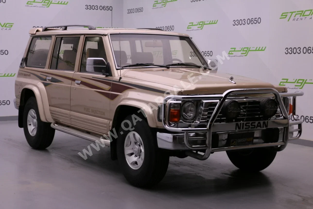نيسان باترول سوبر سفاري 1997 اوتوماتيك 289,000 كم 6 سلندر دفع رباعي اس يو في ذهبي