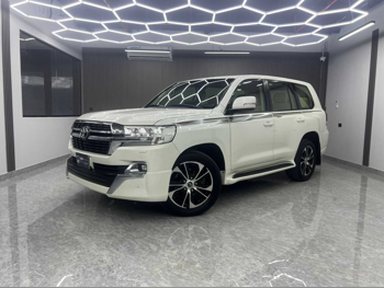 Toyota Land Cruiser GXR 2018 Automatic 308,000 Km 6 Cylinder Four Wheel Drive (4WD) SUV White