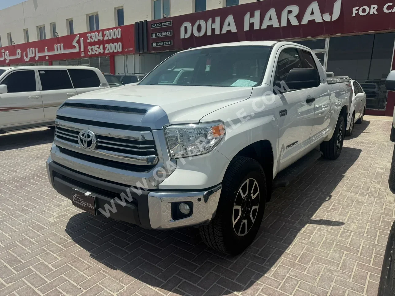 Toyota  Tundra  SR5  2016  Automatic  135,000 Km  8 Cylinder  Four Wheel Drive (4WD)  Pick Up  White