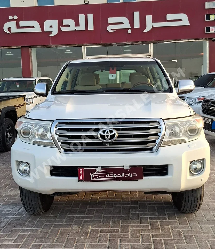 Toyota  Land Cruiser  VXR  2014  Automatic  388,000 Km  8 Cylinder  Four Wheel Drive (4WD)  SUV  White