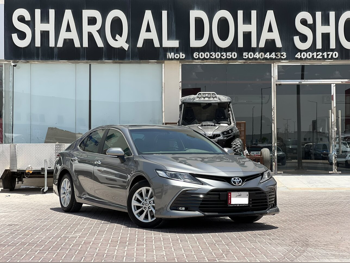 تويوتا  كامري  جي ال اي  2024  اوتوماتيك  28,000 كم  4 سلندر  سحب امامي  سيدان  رمادي  تحت الضمان