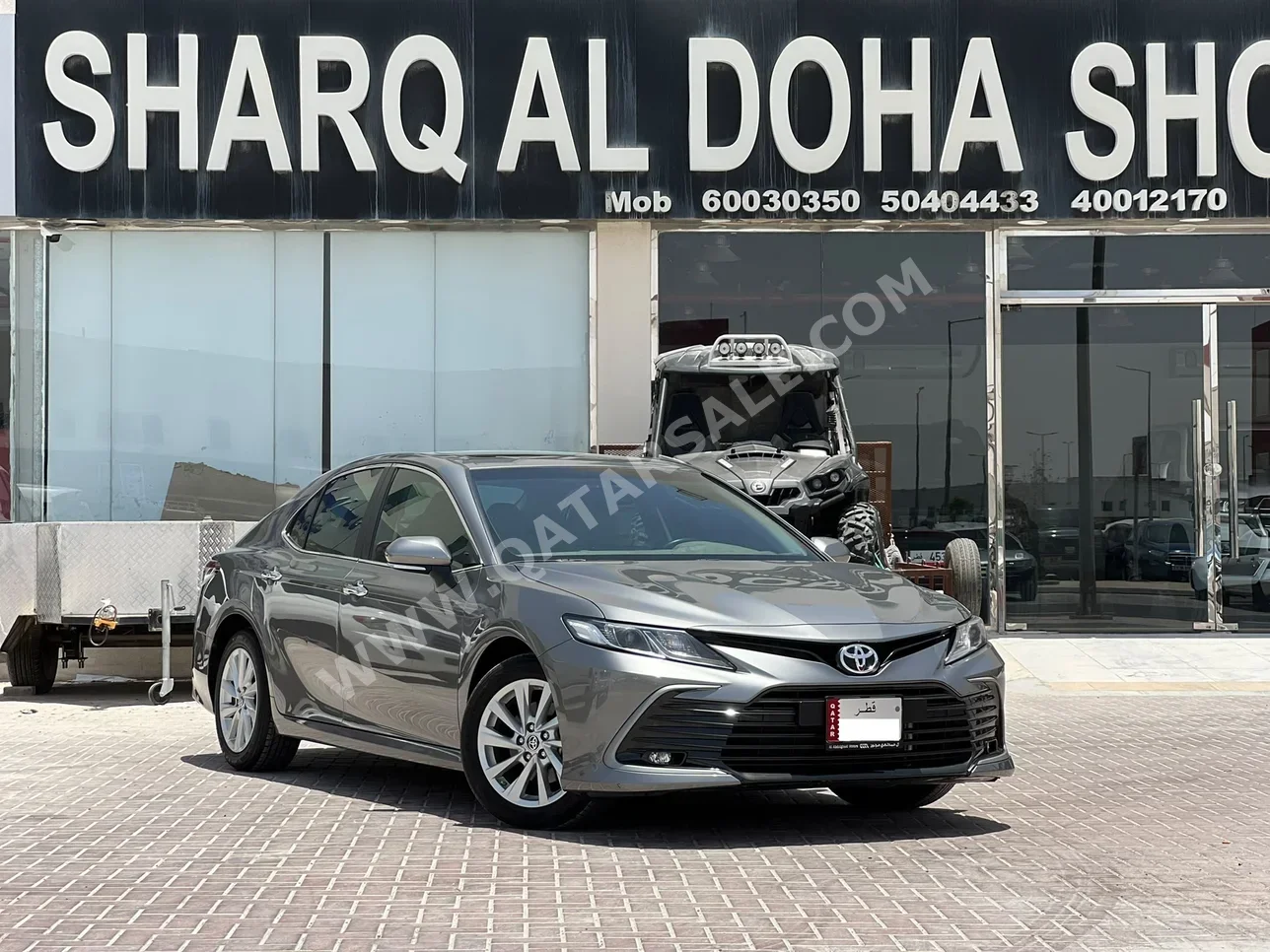 تويوتا كامري جي ال اي 2024 اوتوماتيك 28,000 كم 4 سلندر سحب امامي سيدان رمادي تحت الضمان