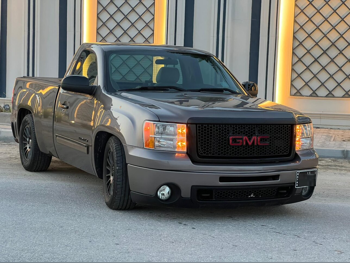 GMC Sierra Denali Supercharged 2013 Automatic 160,000 Km 8 Cylinder Four Wheel Drive (4WD) Pick Up Gray