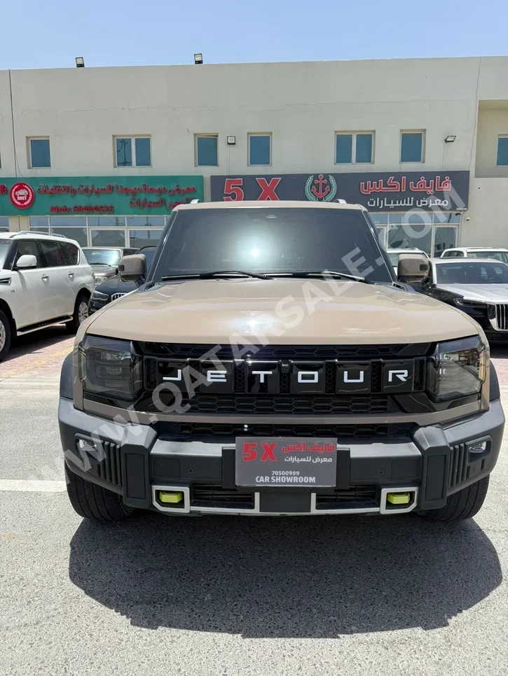 Jetour  T2  Luxury  2025  Automatic  32,000 Km  4 Cylinder  Four Wheel Drive (4WD)  SUV  Beige  With Warranty