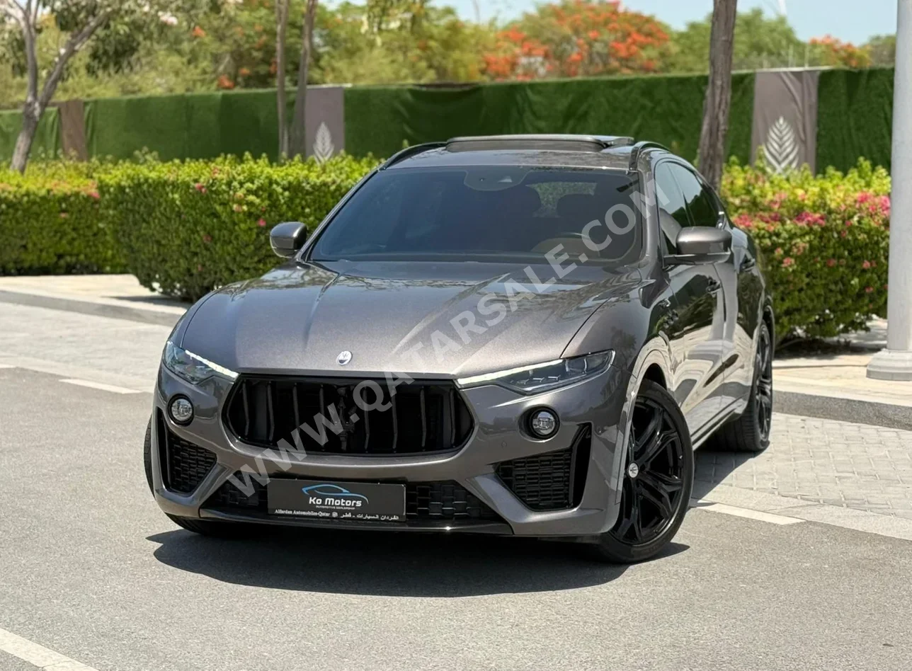 مزاراتي ليفانت اس 2022 اوتوماتيك 40,000 كم 6 سلندر دفع كلي مستمر اس يو في رمادي تحت الضمان