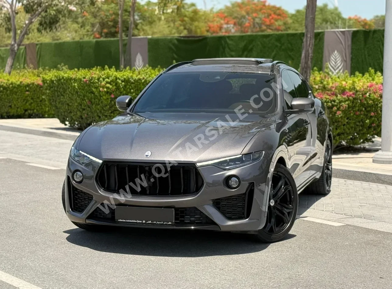 مزاراتي ليفانت اس 2022 اوتوماتيك 40,000 كم 6 سلندر دفع كلي مستمر اس يو في رمادي تحت الضمان