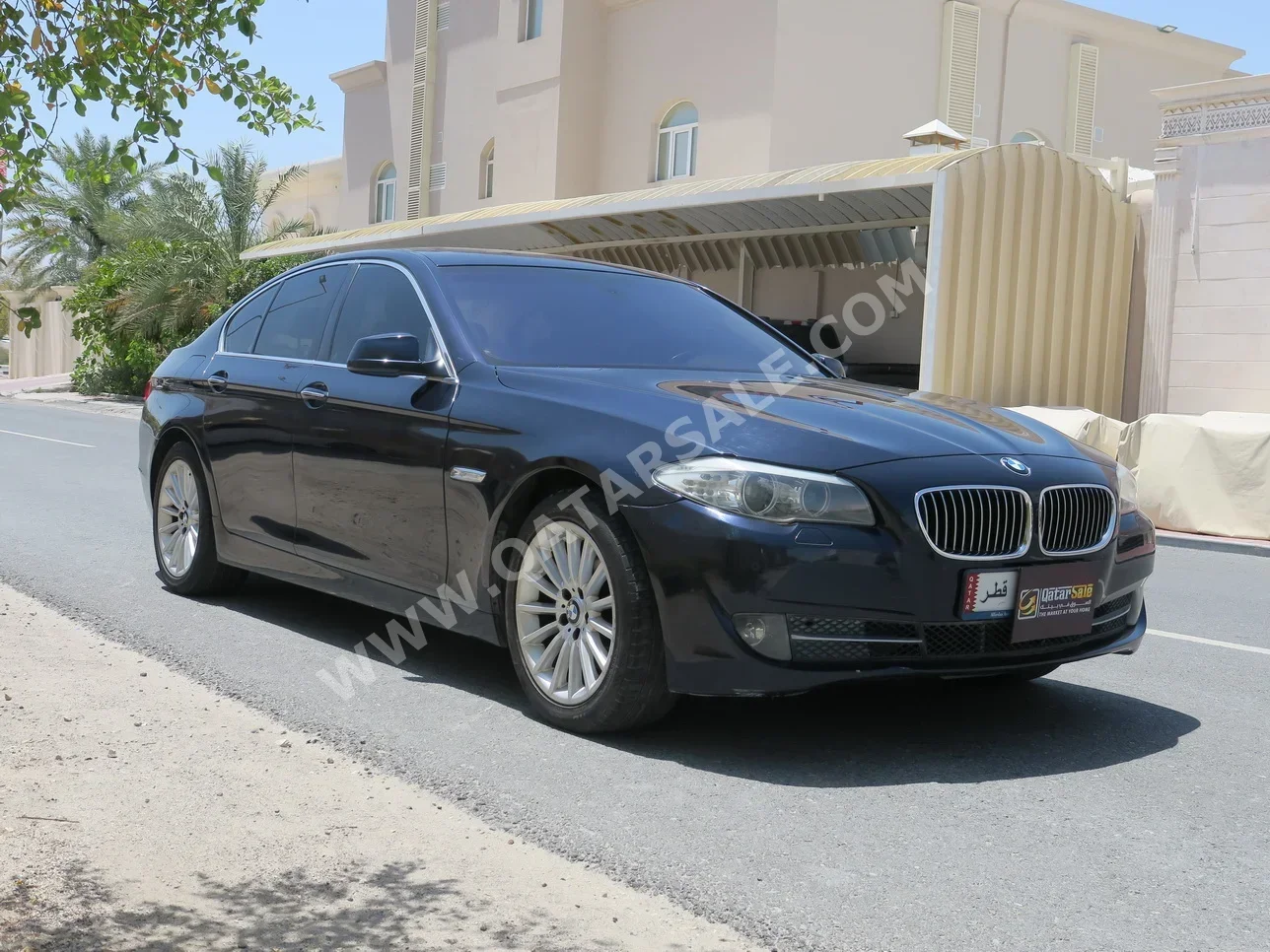 بي ام دبليو الفئة - الخامسة 530i 2013 اوتوماتيك 175,000 كم 4 سلندر دفع خلفي سيدان أزرق غامق