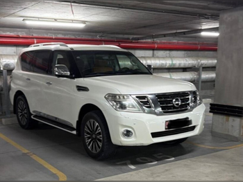 Nissan  Patrol  Platinum  2017  Automatic  160,000 Km  6 Cylinder  Four Wheel Drive (4WD)  SUV  White
