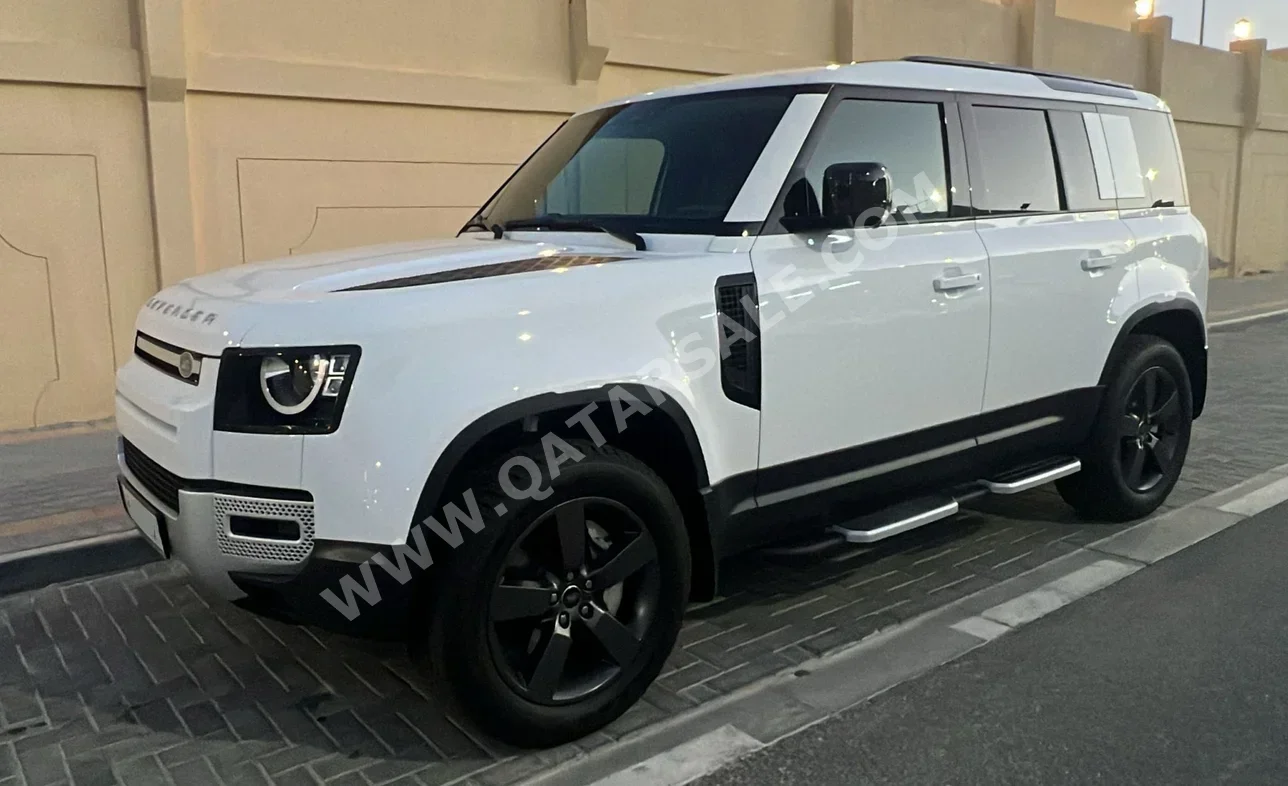 لاند روفر ديفيندر 110 اس اي 2025 اوتوماتيك 22,000 كم 6 سلندر دفع رباعي اس يو في أبيض تحت الضمان