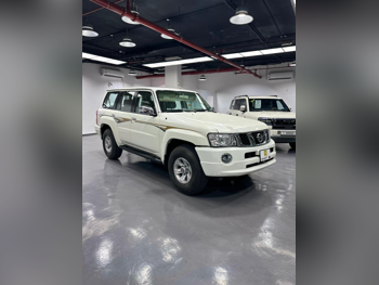 Nissan Patrol Super Safari 2008 Manual 354,000 Km 6 Cylinder Four Wheel Drive (4WD) SUV White