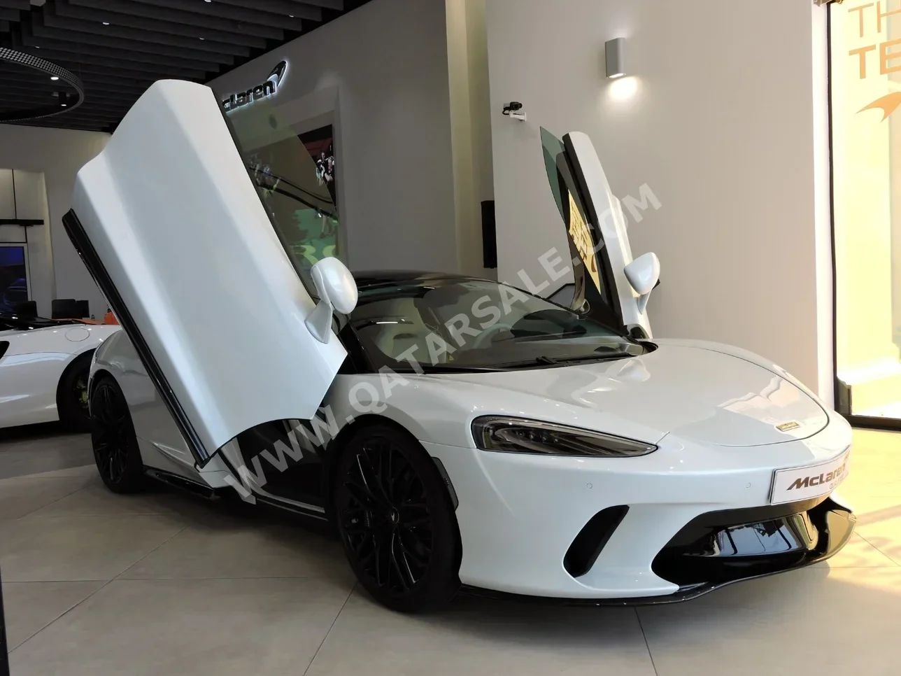 Mclaren  GT  2023  Automatic  2,800 Km  8 Cylinder  Rear Wheel Drive (RWD)  Coupe / Sport  White  With Warranty