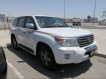 Toyota  Land Cruiser  GXR  2015  Automatic  489,000 Km  8 Cylinder  Four Wheel Drive (4WD)  SUV  Pearl