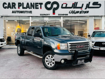 جي ام سي  سييرا  2500 HD  2013  اوتوماتيك  243,000 كم  8 سلندر  دفع رباعي  بيكب  رمادي