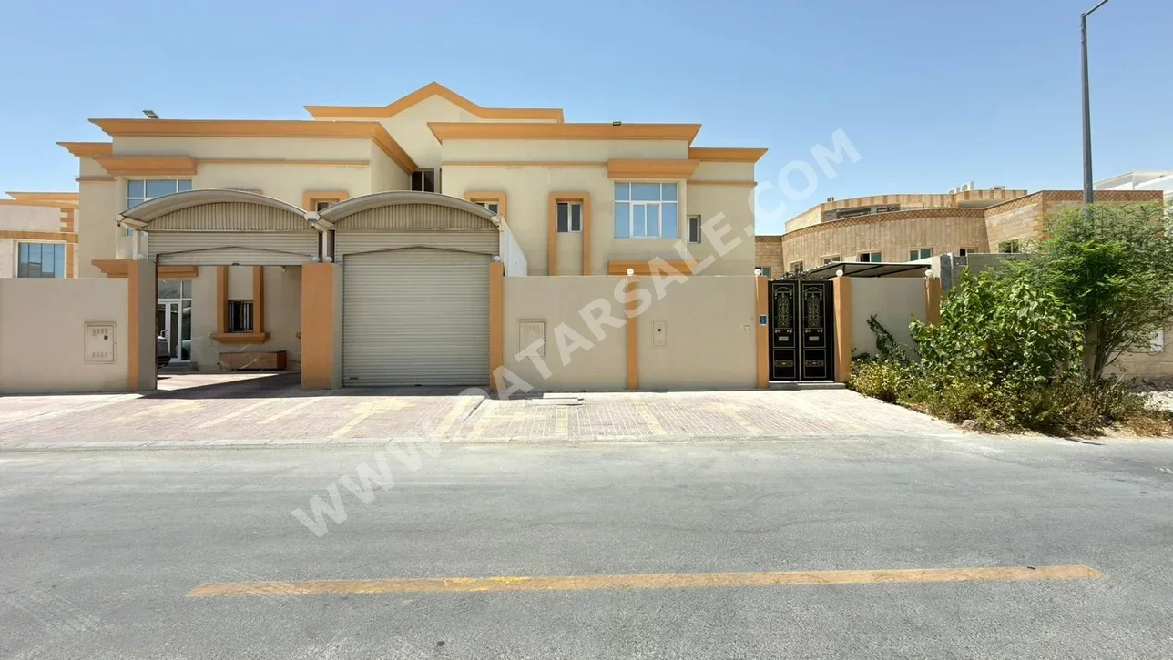 Family Residential - Not Furnished - Al Rayyan - Izghawa - 5 Bedrooms