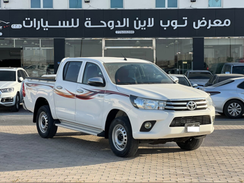 Toyota  Hilux  2022  Automatic  13,000 Km  4 Cylinder  Four Wheel Drive (4WD)  Pick Up  White